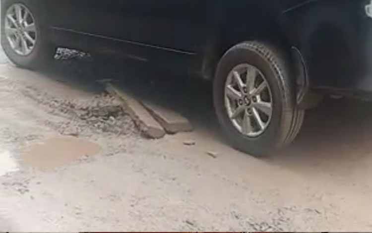 Dewan Minta Perbaiki Jalan Berlubang di Km 36 Tjilik Riwut Palangka Raya