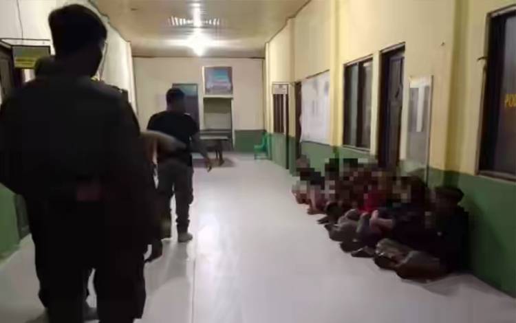 Satpol PP dan Damkar Kapuas Tertibkan Sejumlah Anak Punk