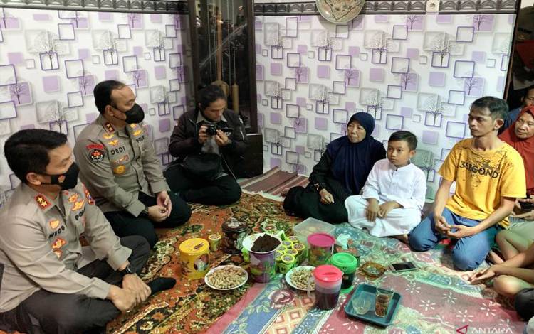 Polri Beri Beasiswa untuk Anak Yatim Piatu Akibat Tragedi Kanjuruhan