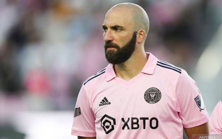 Gonzalo Higuain Putuskan Gantung Sepatu