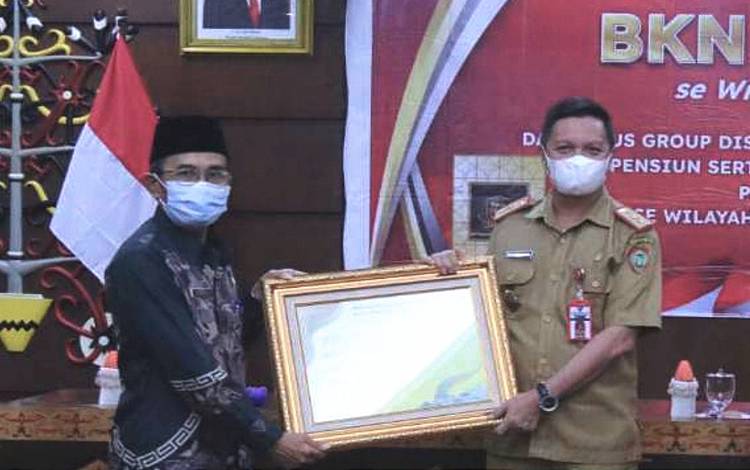 Dapat Penghargaan, Suhaemi Ingatkan Badan Kepegawaian Tidak Berpuas Diri ?