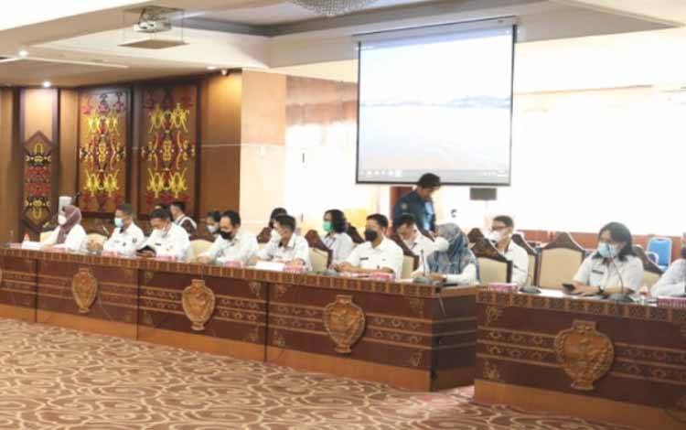Rakor pelaksanaan tugas kedeputian koordinasi dan supervisi terhadap pencapaian MCP wilayah Kalteng tahun 2021 di Aula Eka Hapakat, Rabu, 5 Oktober 2022. (FOTO: ISTIMEWA)