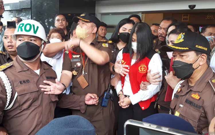 Kejaksaan Agung Hadirkan Tersangka Kasus Dugaan Pembunuhan Brigadir J