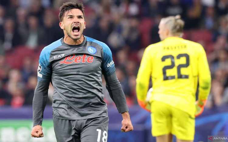 Pemain Ajax Tolak Bertukar Seragam Setelah Dibantai 1-6 oleh Napoli