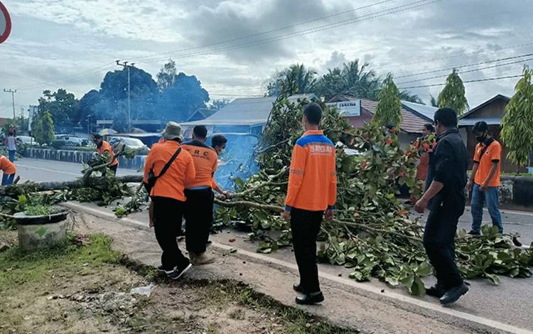 Warga Lamandau Diminta Waspada Cuaca Buruk