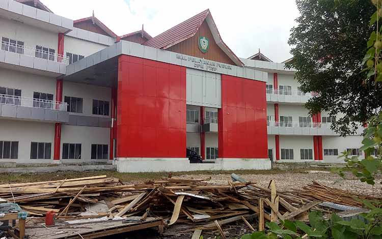 MPP tampak dari luar terlihat halaman belum tertata. (FOTO: NISA)