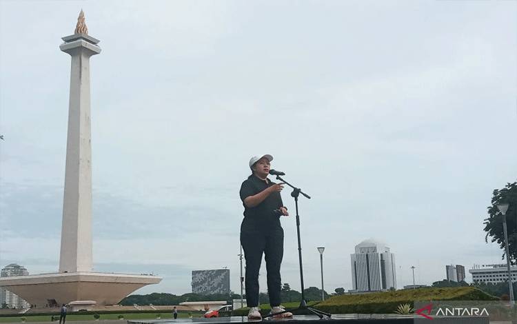 Ketua DPP PDI Perjuangan (PDIP) Puan Maharani saat memberikan keterangan kepada wartawan, di Monumen Nasional (Monas), Jakarta, Sabtu (8/10/2022). ANTARA/Tri M Ameliya