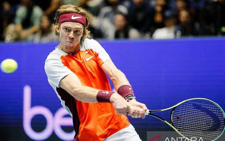 Tsitsipas Bangkit dari Ketertinggalan untuk Capai Final Astana Open