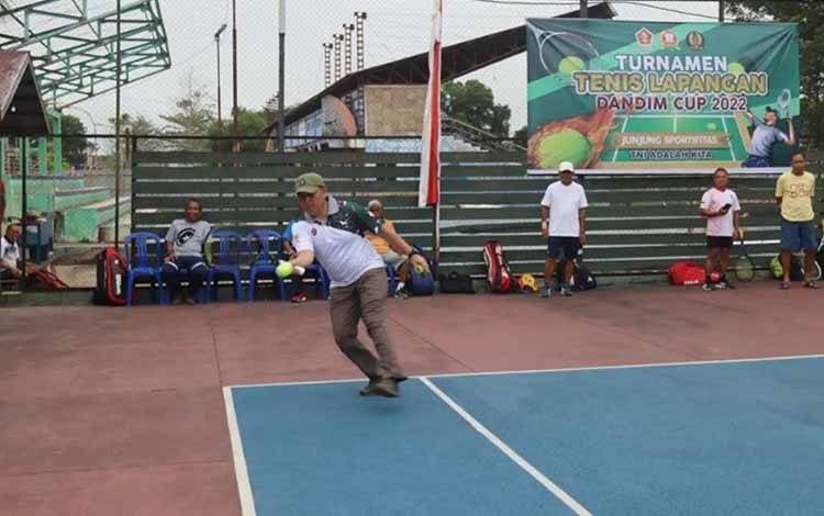 Turnamen Tenis Lapangan Dandim Cup Meriahkan HUT TNI di Kodim Kuala Kapuas