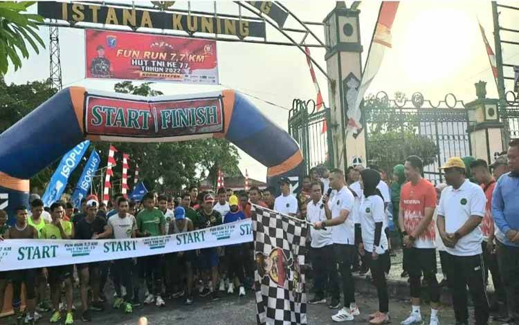 Kodim Pangkalan Bun Gelar Fun Run 7,7 Km Meriahkan HUT TNI 2022
