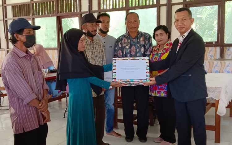 Ini Pesan Camat untuk Pelajar Penerima PIP dan SAS di SMPN 1 Tamban Catur
