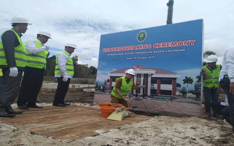 Bupat Hadiri Peletakan Batu Pertama Gedung Pengadilan Agama Kasongan