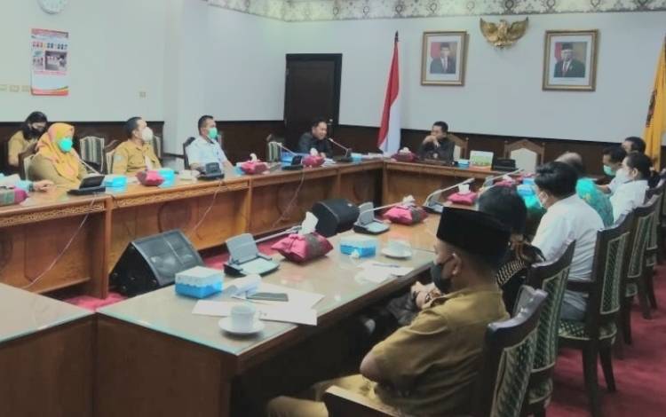 PPLH-PI UNKRIP Serahkan Dokumen Raperda Pengelolaan Sumberdaya Perikanan ke DPRD Kalteng