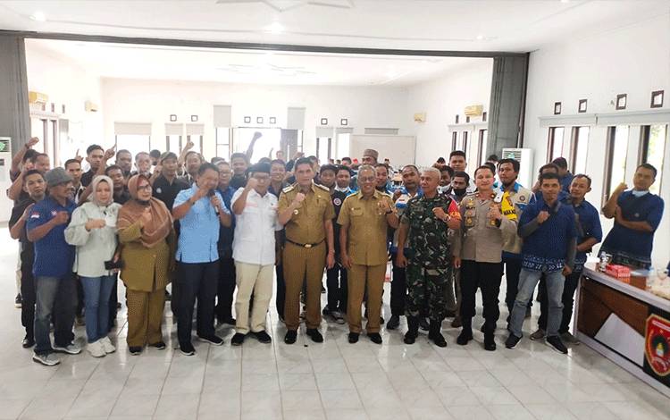 Pemkab Kobar Sampaikan Tuntutan Buruh ke Pusat