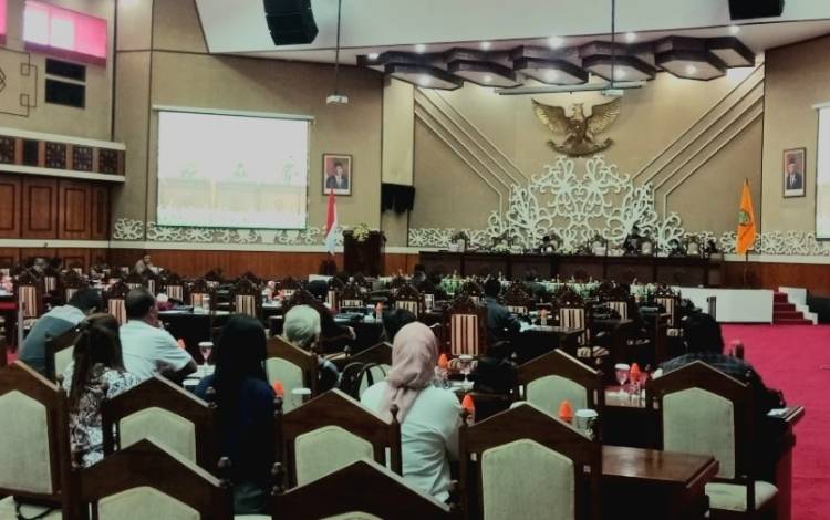 Susasana Rapat Paripurna ke-8 Masa Persidangan III Tahun Sidang 2022 DPRD Kalteng, Selasa, 11 Oktober 2022. (FOTO: DONNY D)