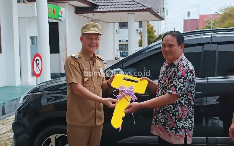 Anggota Jemaat GKE SION Kuala Kurun Beli Mobil Operasional
