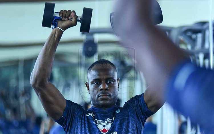 Victor Igbonefo Berharap Terus Sehat Diusia 37 Tahun