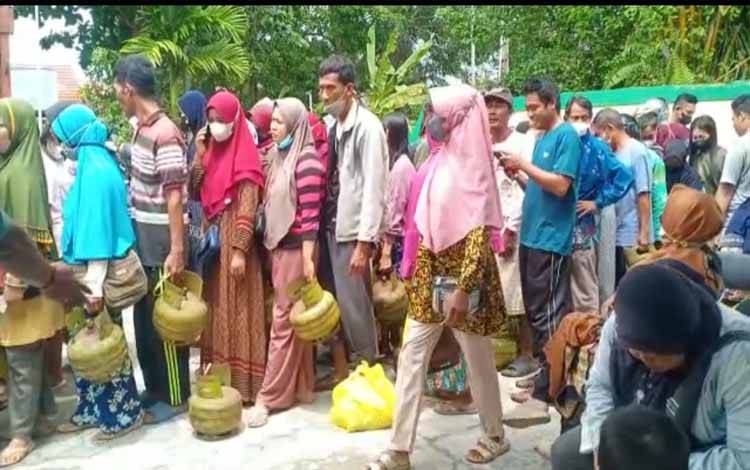 Kelurahan Menteng Salurkan 250 Tabung Gas Elpiji Harga Rp22 Ribu dan Sembako Murah