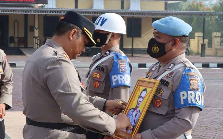 Seorang Anggota Polres Seruyan Dipecat
