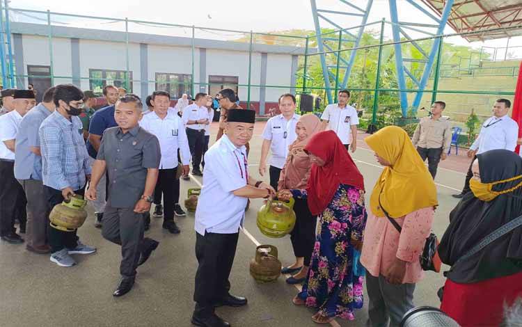 Bupati Seruyan Ingatkan Pangkalan Jangan Jual Gas Elpiji 3 Kg Lebihi HET