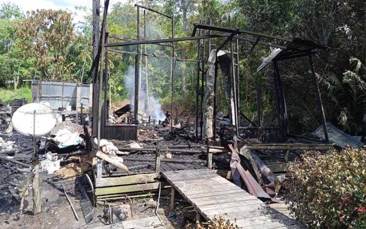 Kebakaran di Desa Sei Pitung Hanguskan 2 Rumah Warga