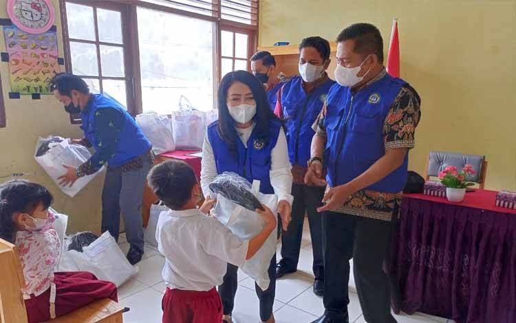 GN-OTA Yayasan Tangan Pengharapan Barito Timur Kembali Salurkan Bantuan Pendidikan