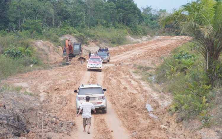 Pemerintah Kucurkan Rp 1,2 Triliun Bangun Jalan Perbatasan Kalbar