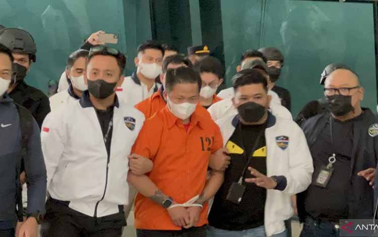 Polri Berhasil Pulangkan 3 Tersangka Judi Online dari Kamboja