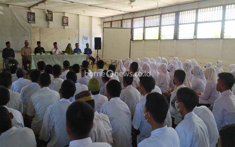 Bupati Seruyan Motivasi Pelajar SMAN 1 Kuala Pembuang