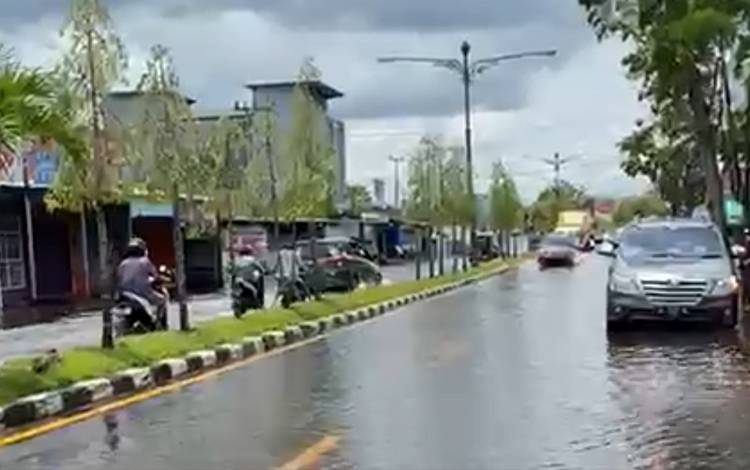 Banjir Genangi Jalan A Yani Pangkalan Bun