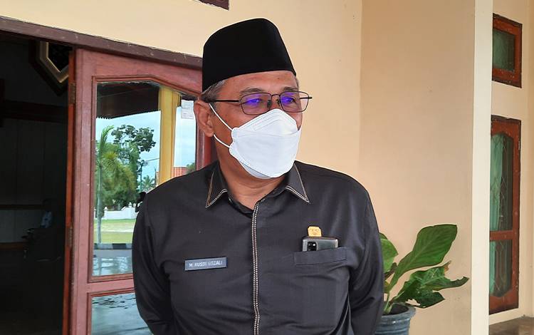 Dewan Dukung Langkah Tegas Bapenda Pasang Stiker di Tempat Usaha Tidak Taat Pajak