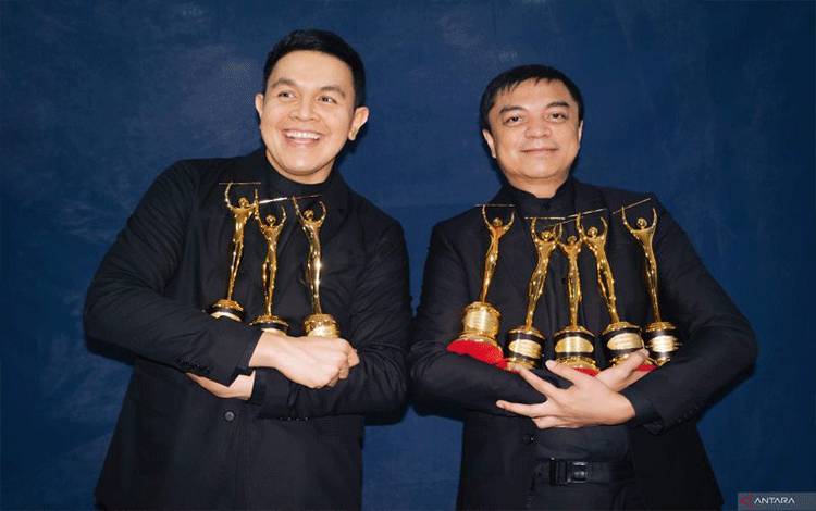 Tulus Ungkap Kebahagiaan Raih 7 Piala AMI Awards 2022