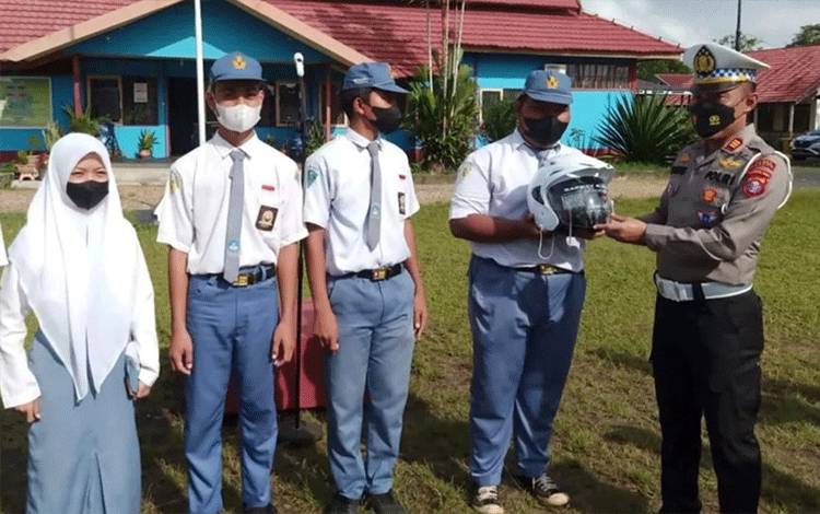 Satlantas Polres Kapuas Kampanyekan Safety Riding ke Sekolah