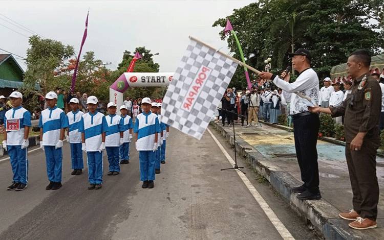 Disporapar Sukamara Gelar Lomba Gerak Jalan