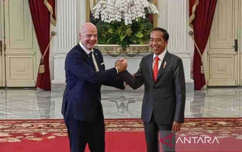 Presiden Jokowi Sambut Presiden FIFA di Istana Merdeka