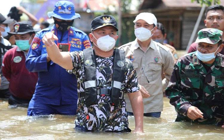Gubernur Kalteng Bantu Korban Terdampak Banjir