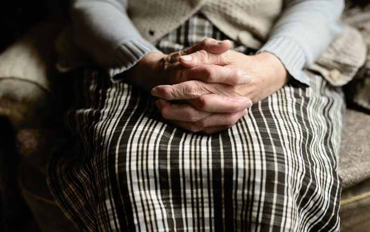 Saat berusia 40an atau 50an perempuan umumnya mengalami penurunan hormon reproduksi yang menyebabkan siklus menstruasi berakhir. Waktu yang menandai akhir siklus menstruasi perempuan disebut menopause. (Pixabay)