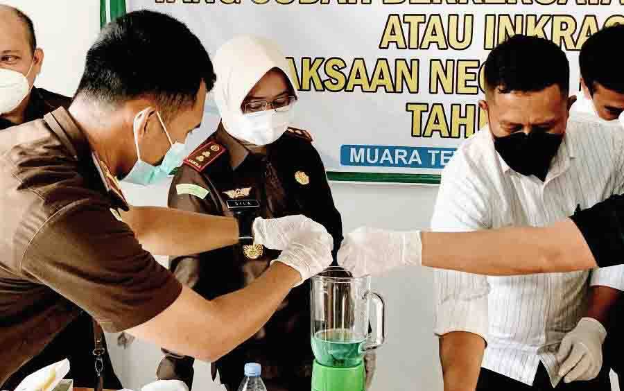 Kejaksaan Negeri Barito Utara Musnahkan 59 Barang Bukti Tindak Pidana