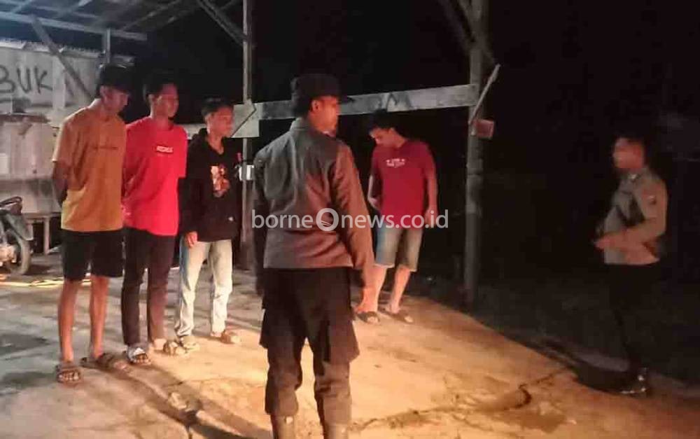 Tekan Kriminalitas, Polsek Dusun Tengah Patroli di Perkampungan dan Pertokoan