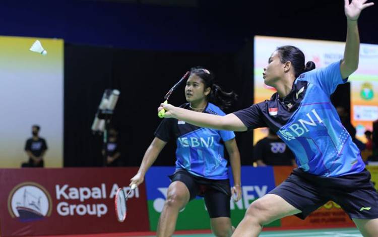Pasangan ganda putri Jesita Putri Miantoro/Febi Setianingrum berlaga pada turnamen Indonesia Masters 2022 di Platinum Arena, Malang, Jumat (21/10/2022). (HO/Dok PBSI)