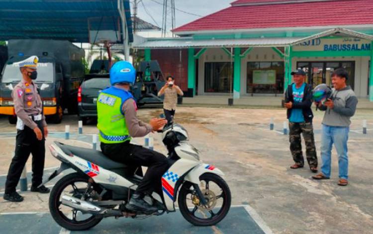 Kasat Lantas Polres Seruyan Pantau Pelayanan Praktik SIM