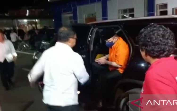 Irjen Teddy Minahasa Kenakan Baju Tahanan di Rutan Polda Metro