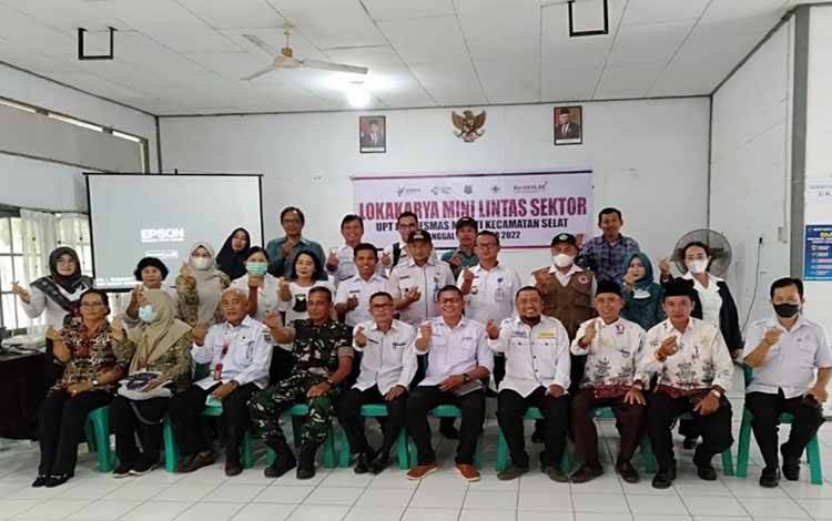 Jajaran lintas sektor di Kecamatan Selat seusai kegiatan loka karya mini lintas sektor. (FOTO: IST)