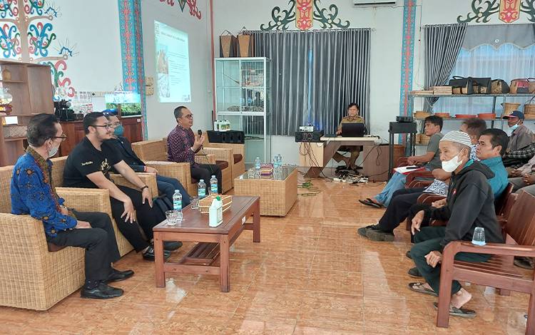 Disdagperinkop dan UKM Kapuas Fasilitasi Seminar Terkait Produk Pupuk