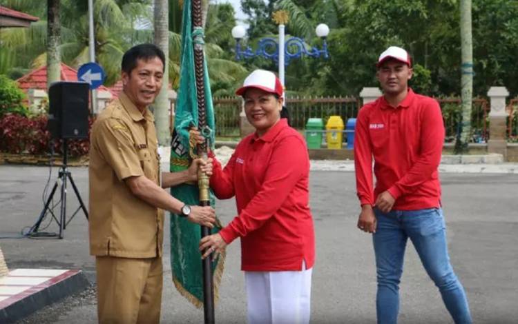 Sekda Barito Utara Lepas Kontingen Sumpah Pemuda dan IBAB 2022