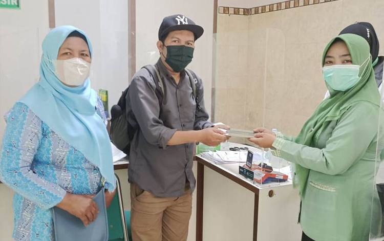 Tim Kantung Berbagi Senyum Bantu Lunasi Utang Biaya Pengobatan Keluarga Anak Yatim