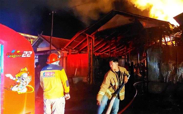 Rumah Warga Palangka Raya Terbakar Dini Hari, Api Diduga dari Korsleting Listrik