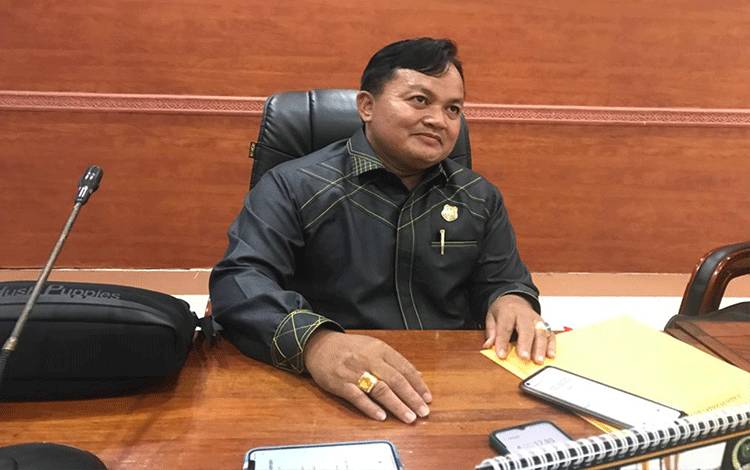 Ketua DPRD Kapuas Harapkan Pemkab Serius Lakukan Penanganan Infrastruktur Jalan