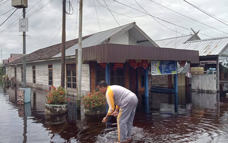 Kondisi banjir yang terjadi di Kelurahan Padang Sukamara, Rabu, 26 Oktober 2022. (FOTO: NORHASANAH)