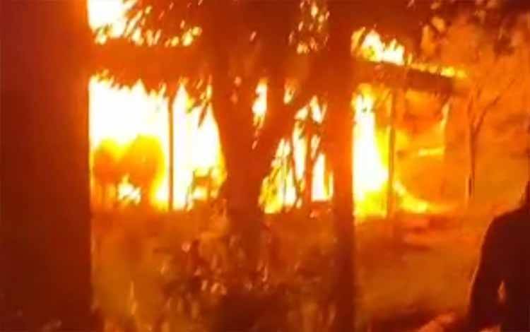 Satu Rumah Warga Desa Tajepan Kapuas Murung Terbakar